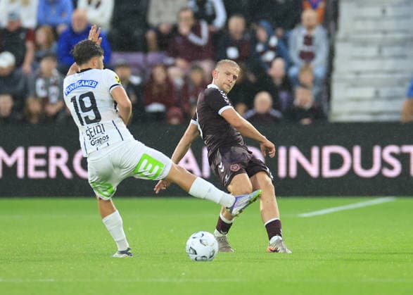 Heart of Midlothian v SK Sturm Graz UEFA Champions League Harry Milne of Heart of Midlothian (right) passes under pressure from Simon Seidl of SK Sturm Graz during the UEFA Champions League Second Qualifying Round Second Leg match at Tynecastle Park, Edinburgh 28 07 2026 UK Newspapers OUT Copyright: xFredxPalmerx FIL-23686-0122