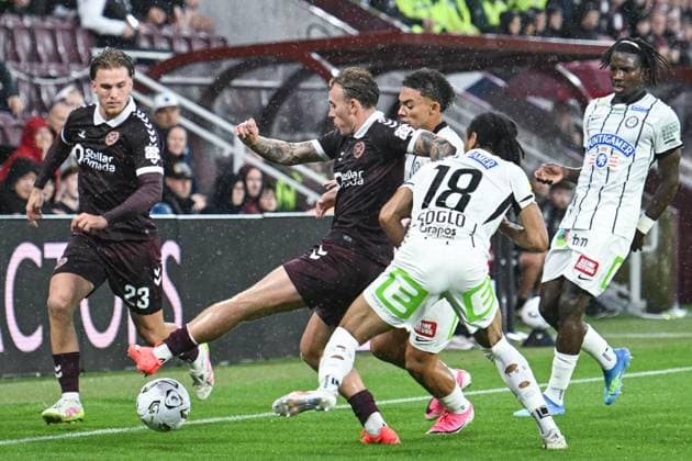 Heart of Midlothian v SK Sturm Graz UEFA Champions League Calvin Miller of Heart of Midlothian and Emran Soglo of SK Sturm Graz battle during the UEFA Champions League Second Qualifying Round Second Leg match at Tynecastle Park, Edinburgh 28 07 2026 UK Newspapers OUT Copyright: xJamiexJohnstonx FIL-23685-0069