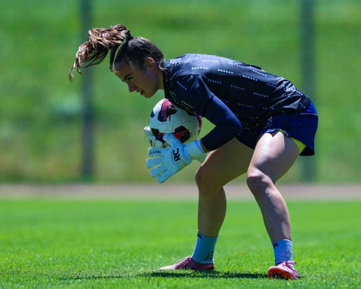 28.07.2026, SUI, Fussball, Frauen, Testspiel, Saison 2026 2027, FC Zürich vs. SC Freiburg Riana Gmür (21, FC Zürich) beim Aufwärmen Foto: Urs Ottiger IMAGO Kerenzerberg Sportzentrum Kerenzerberg Zürich Switzerland *** July 28, 2026, SUI, Soccer, Women s, Friendly Match, 2026–2027 Season, FC Zurich vs. SC Freiburg, Riana Gmür, 21, FC Zurich warming up. Photo by Urs Ottiger, IMAGO, Kerenzerberg Sports Center, Kerenzerberg, Zurich, Switzerland