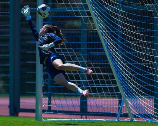 28.07.2026, SUI, Fussball, Frauen, Testspiel, Saison 2026 2027, FC Zürich vs. SC Freiburg Riana Gmür (21, FC Zürich) beim Aufwärmen Foto: Urs Ottiger IMAGO Kerenzerberg Sportzentrum Kerenzerberg Zürich Switzerland *** July 28, 2026, SUI, Soccer, Women s, Friendly Match, 2026–2027 Season, FC Zurich vs. SC Freiburg, Riana Gmür, 21, FC Zurich warming up. Photo by Urs Ottiger, IMAGO, Kerenzerberg Sports Center, Kerenzerberg, Zurich, Switzerland