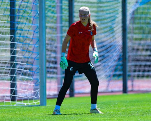 28.07.2026, SUI, Fussball, Frauen, Testspiel, Saison 2026 2027, FC Zürich vs. SC Freiburg Anna Reimann (38, SC Freiburg) beim Aufwärmen Foto: Urs Ottiger IMAGO Kerenzerberg Sportzentrum Kerenzerberg Zürich Switzerland *** July 28, 2026, SUI, Soccer, Women s, Friendly Match, 2026–2027 Season, FC Zurich vs. SC Freiburg, Anna Reimann 38, SC Freiburg warming up. Photo by Urs Ottiger, IMAGO, Kerenzerberg Sports Center, Kerenzerberg, Zurich, Switzerland