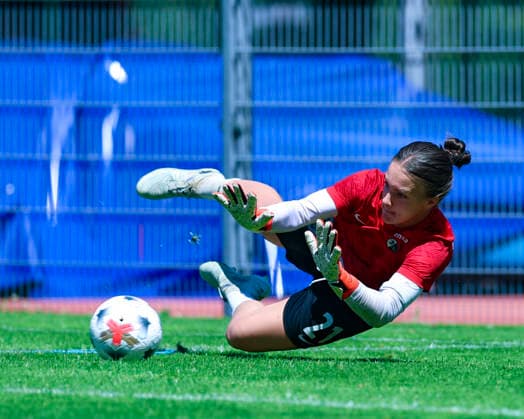 28.07.2026, SUI, Fussball, Frauen, Testspiel, Saison 2026 2027, FC Zürich vs. SC Freiburg Lina von Schrader (21, SC Freiburg) beim Aufwärmen Foto: Urs Ottiger IMAGO Kerenzerberg Sportzentrum Kerenzerberg Zürich Switzerland *** July 28, 2026, SUI, Soccer, Women, Friendly Match, 2026–2027 Season, FC Zurich vs. SC Freiburg Lina von Schrader, 21, SC Freiburg warming up Photo by Urs Ottiger IMAGO Kerenzerberg Sports Center Kerenzerberg Zurich Switzerland
