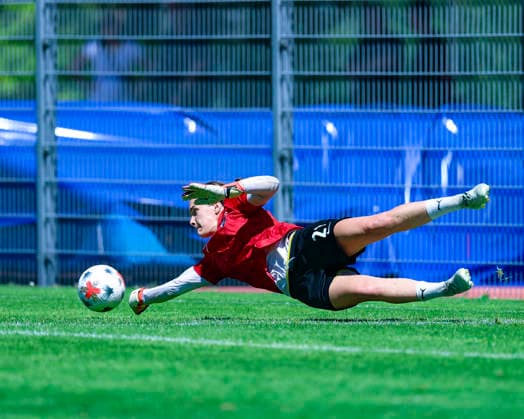 28.07.2026, SUI, Fussball, Frauen, Testspiel, Saison 2026 2027, FC Zürich vs. SC Freiburg Lina von Schrader (21, SC Freiburg) beim Aufwärmen Foto: Urs Ottiger IMAGO Kerenzerberg Sportzentrum Kerenzerberg Zürich Switzerland *** July 28, 2026, SUI, Soccer, Women, Friendly Match, 2026–2027 Season, FC Zurich vs. SC Freiburg Lina von Schrader, 21, SC Freiburg warming up Photo by Urs Ottiger IMAGO Kerenzerberg Sports Center Kerenzerberg Zurich Switzerland