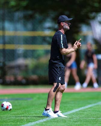 28.07.2026, SUI, Fussball, Frauen, Testspiel, Saison 2026 2027, FC Zürich vs. SC Freiburg Marco Konrad (Cheftrainer, SC Freiburg) Foto: Urs Ottiger IMAGO Kerenzerberg Sportzentrum Kerenzerberg Zürich Switzerland *** July 28, 2026, SUI, Soccer, Women s, Friendly Match, 2026–2027 Season, FC Zurich vs. SC Freiburg; Marco Konrad, Head Coach, SC Freiburg; Photo by Urs Ottiger, IMAGO; Kerenzerberg Sports Center, Kerenzerberg, Zurich, Switzerland