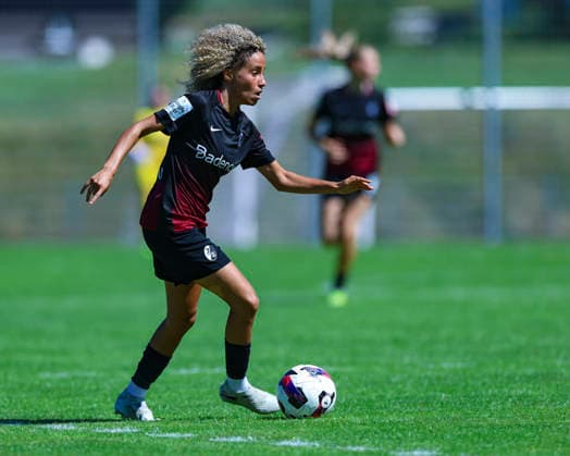 28.07.2026, SUI, Fussball, Frauen, Testspiel, Saison 2026 2027, FC Zürich vs. SC Freiburg Amira Arfaoui (17, SC Freiburg) Foto: Urs Ottiger IMAGO Kerenzerberg Sportzentrum Kerenzerberg Zürich Switzerland *** July 28, 2026, SUI, Soccer, Women s, Friendly Match, 2026–2027 Season, FC Zurich vs. SC Freiburg, Amira Arfaoui, 17, SC Freiburg, Photo by Urs Ottiger, IMAGO, Kerenzerberg Sports Center, Kerenzerberg, Zurich, Switzerland