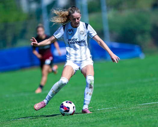 28.07.2026, SUI, Fussball, Frauen, Testspiel, Saison 2026 2027, FC Zürich vs. SC Freiburg Briana Eads (2, FC Zürich) Foto: Urs Ottiger IMAGO Kerenzerberg Sportzentrum Kerenzerberg Zürich Switzerland *** July 28, 2026, SUI, Soccer, Women s, Friendly Match, 2026–2027 Season, FC Zurich vs. SC Freiburg Briana Eads 2, FC Zurich Photo by Urs Ottiger IMAGO Kerenzerberg Sports Center Kerenzerberg Zurich Switzerland