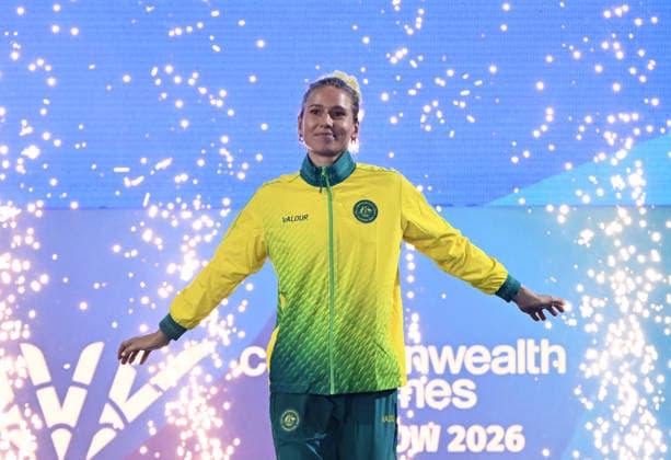 COM26 ATHLETICS, Gold medalist Eleanor Patterson of Australia during the medal ceremony for the Women™s High Jump during the Glasgow 2026 Commonwealth Games at Scotstoun Stadium in Glasgow, Scotland, Tuesday, July 28, 2026. ( NO ARCHIVING, EDITORIAL USE ONLY Glasgow United Kingdom  Copyright: xJOELxCARRETTx 20260729165251305256