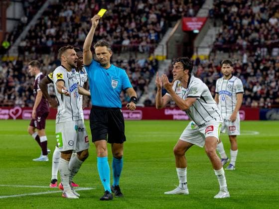 Albert Vallci, of SK Sturm Graz appeals to Referee during the Hearts v Sturm Graz second leg of their Champions League second qualifying round at Tynecastle Stadium on Tuesday 28th July 2026 Heart of Midlothian v Sturm Graz, UEFA Champions League, 2nd Qualifying Round, 2nd Leg, Football, Tynecastle Park, Edinburgh, Scotland, UK - 28 Jul 2026Edinburgh Tynecastle Park Scotland United Kingdom  Copyright: xAlanxRennie Shutterstockx 17015998fd