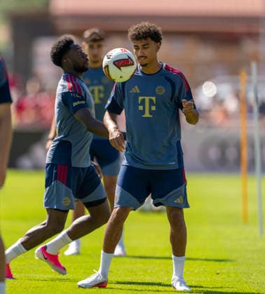 28.07.2026, Fussball Bundesliga 2026 2027, Trainingslager FC Bayern München in Rottach-Egern am Tegernsee (Bayern). Nathaniel Brown (Bayern München) in Aktion. *** July 28, 2026, 2026–2027 Bundesliga, FC Bayern Munich training camp in Rottach-Egern on Lake Tegernsee, Bavaria; Nathaniel Brown of Bayern Munich in action