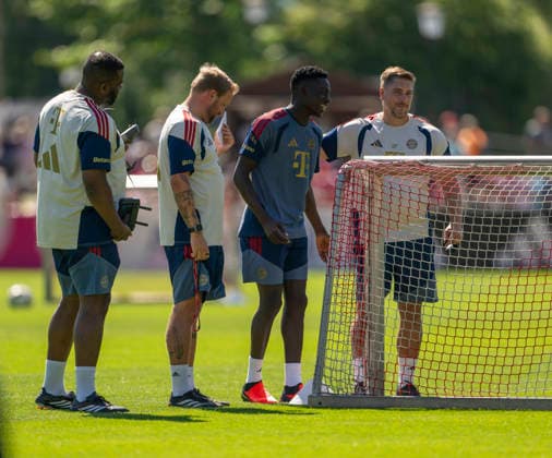 28.07.2026, Fussball Bundesliga 2026 2027, Trainingslager FC Bayern München in Rottach-Egern am Tegernsee (Bayern). Neuzugang Bara Sapoko Ndiaye (2.v.re, FC Bayern München) *** July 28, 2026, 2026–2027 Bundesliga, FC Bayern Munich training camp in Rottach Egern on Lake Tegernsee, Bavaria; new signing Bara Sapoko Ndiaye, second from the right, FC Bayern Munich