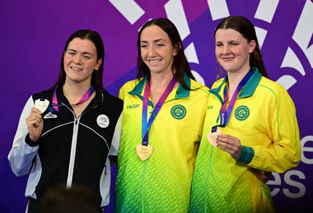 COM26 SWIMMING, Gold medalist Lani Pallister of Australia, Silver medalist Erika Fairweather of New Zealand and Bronze medalist Molly Walker of Australia pose for a photo during the Women s 800m Freestyle Medal Ceremony at the Glasgow 2026 Commonwealth Games at the Tollcross International Swimming Centre in Glasgow, Scotland, Tuesday, July 28, 2026. ( NO ARCHIVING, EDITORIAL USE ONLY Glasgow Scotland United Kingdom  Copyright: xDEANxLEWINSx 20260729177093049345