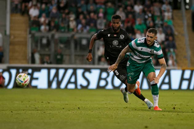 Junior Julio and Lee Grace seen during UEFA Champions League second round qualifying game between teams of Shamrock Rovers and FC Ararat-Armenia (Maria Eduarda Lopes Sebold Ball Raw Images) Dublin Tallaght Stadium Ireland Copyright: xMariaxEduardaxLopesxSeboldx maria_eduarda_lopes_shamrock_arat_2627-35