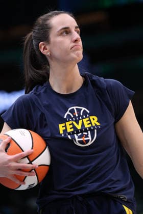 July 28, 2026, Seattle, Washington, USA: Indiana Fever guard CAITLIN CLARK (22) warms-up prior to the WNBA, Basketball Damen, USA match between the Seattle Storm and Indiana Fever at Climate Pledge Arena in Seattle. Seattle USA - ZUMAd218 20260728_zsp_d218_005 Copyright: xRichardxDizonx