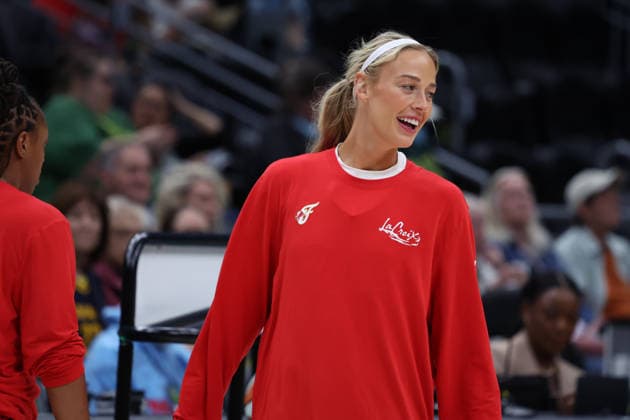 July 28, 2026, Seattle, Washington, USA: Indiana Fever guard SOPHIE CUNNINGHAM (8) warms-up prior to the WNBA, Basketball Damen, USA match between the Seattle Storm and Indiana Fever at Climate Pledge Arena in Seattle. Seattle USA - ZUMAd218 20260728_zsp_d218_008 Copyright: xRichardxDizonx