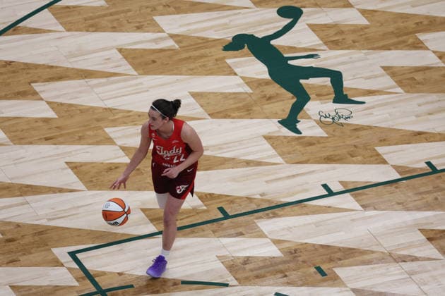July 28, 2026, Seattle, Washington, USA: Indiana Fever guard CAITLIN CLARK (22) controls the ball in the first quarter of the WNBA, Basketball Damen, USA match between the Seattle Storm and Indiana Fever at Climate Pledge Arena in Seattle. WNBA 2026: Indiana 105:95 Seattle  - ZUMAd218 20260728_zsp_d218_017 Copyright: xRichardxDizonx