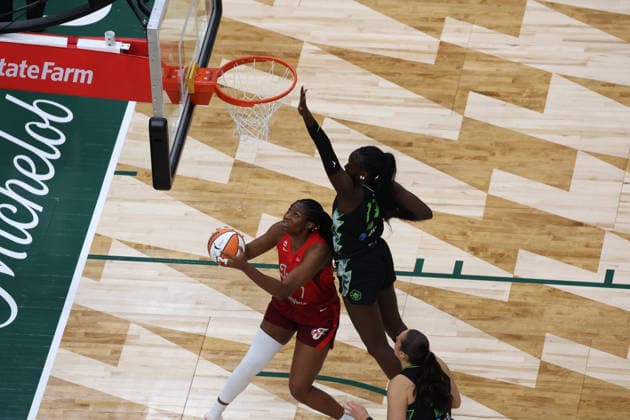 July 28, 2026, Seattle, Washington, USA: Indiana Fever center-forward ALIYAH BOSTON (7) controls the ball while defended by Seattle Storm center AWA FAM (11) in the first quarter of the WNBA, Basketball Damen, USA match between the Seattle Storm and Indiana Fever at Climate Pledge Arena in Seattle. WNBA 2026: Indiana 105:95 Seattle  - ZUMAd218 20260728_zsp_d218_019 Copyright: xRichardxDizonx