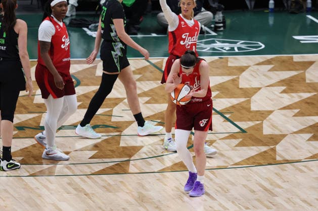 July 28, 2026, Seattle, Washington, USA: Indiana Fever guard CAITLIN CLARK (22) claps and reacts in the first quarter of the WNBA, Basketball Damen, USA match between the Seattle Storm and Indiana Fever at Climate Pledge Arena in Seattle. WNBA 2026: Indiana 105:95 Seattle  - ZUMAd218 20260728_zsp_d218_025 Copyright: xRichardxDizonx