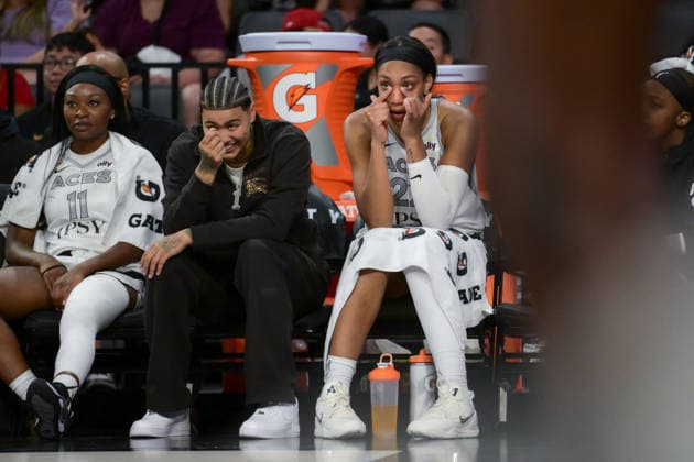 Basketball, Frauen, WNBA, Las Vegas Aces - Portland Fire July 28, 2026, Las Vegas, Nevada, USA: (L-R) D.EVANS 11, L.SMITH and AJA WILSON 22 on the bench laughing and enjoying the game during WNBA, Basketball Damen, USA Regular Season at the Michelob Ultra Arena in Las Vegas. WNBA 2026: Las Vegas Aces Defeats Portland Fire 98-83  - ZUMAo117 20260728_zsp_o117_025 Copyright: xMikaelxOnax