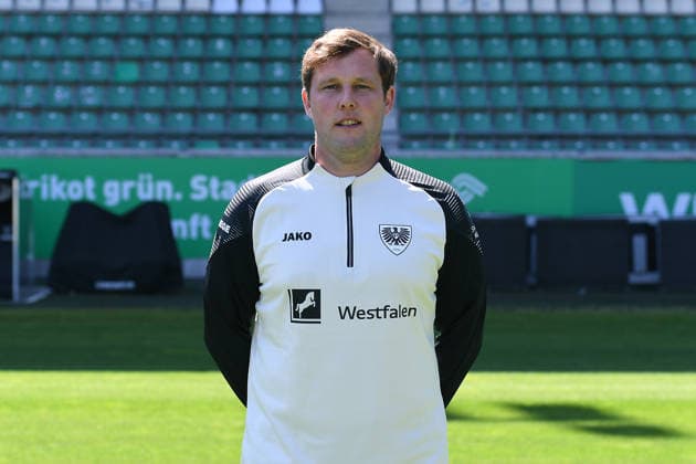 SC Preußen Münster; 3. Liga, Porträttermin 2026 2027 Janis Hohenhövel ( Co-Trainer Münster ); SC Preußen Münster; 3. Liga, Porträttermin 2026 2027 *** SC Preußen Münster, 3rd Division, Profile 2026–2027 Janis Hohenhövel, Assistant Coach, Münster SC Preußen Münster, 3rd Division, Profile 2026–2027 xRx