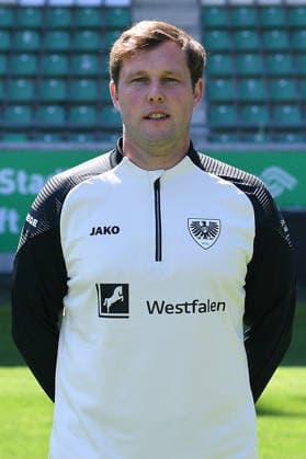 SC Preußen Münster; 3. Liga, Porträttermin 2026 2027 Janis Hohenhövel ( Co-Trainer Münster ); SC Preußen Münster; 3. Liga, Porträttermin 2026 2027 *** SC Preußen Münster, 3rd Division, Profile 2026–2027 Janis Hohenhövel, Assistant Coach, Münster SC Preußen Münster, 3rd Division, Profile 2026–2027 xRx