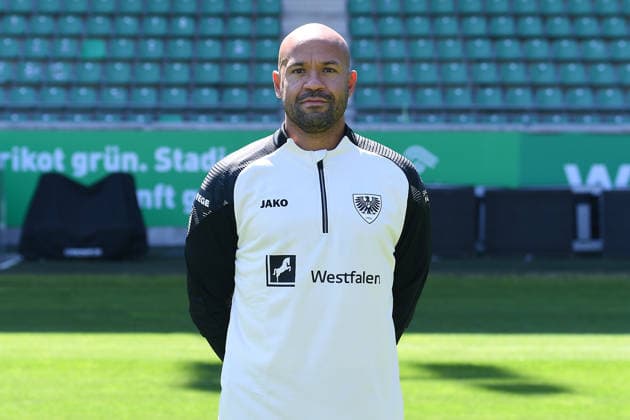 SC Preußen Münster; 3. Liga, Porträttermin 2026 2027 Dennis Sarteh ( Physiotherapeut Münster ); SC Preußen Münster; 3. Liga, Porträttermin 2026 2027 *** SC Preußen Münster, 3rd Division, Profile Session 2026–2027 Dennis Sarteh, Physical Therapist, Münster SC Preußen Münster, 3rd Division, Profile Session 2026–2027 xRx