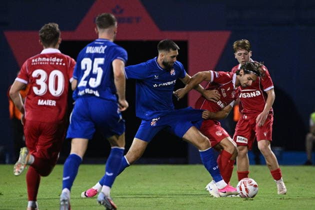 CroatiaZagreb, 280726. Maksimir Stadium. UEFA Champions League second qualifying round match, GNK Dinamo - FC Thun. Photo: Damir Krajac CROPIX Zagreb Croatia Copyright: xxDamirxKrajacx dinamo_thun93-280726