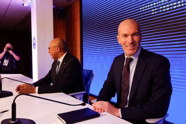 (260729) -- PARIS, July 29, 2026 -- Newly-appointed head coach Zinedine Zidane (R) of the France national football team attends a press conference, PK, Pressekonferenz with French Football Federation President Philippe Diallo at the federation s headquarters in Paris, France, July 28, 2026. (Photo by Xinhua) (SP)FRANCE-PARIS-FOOTBALL-FRENCH HEAD COACH-ZIDANE HenrixSzwarc 