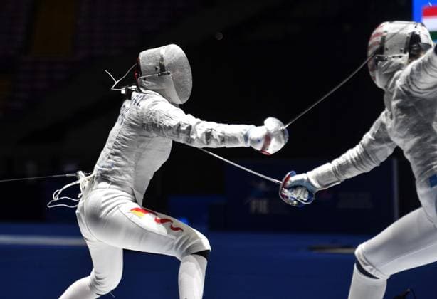 Fechten, WM in Hongkong #2 (260729) -- HONG KONG, July 29, 2026 -- Pan Qimiao (L) of China competes during the team women s sabre semifinal match between China and the United States at the 2026 Fencing World Championships in Hong Kong, south China, July 29, 2026. ) (SP)CHINA-HONG KONG-FENCING-WORLD CHAMPIONSHIPS-WOMEN S SABRE TEAM (CN) LoxPingxFai 