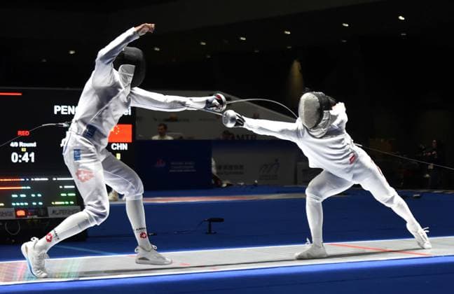 Fechten, WM in Hongkong #2 (260729) -- HONG KONG, July 29, 2026 -- Peng Shengwei (R) of China competes with Alexis Bayard of Switzerland during the team men s epee round of 16 match between China and Switzerland at the 2026 Fencing World Championships in Hong Kong, south China, July 29, 2026. ) (SP)CHINA-HONG KONG-FENCING-WORLD CHAMPIONSHIPS-MEN S EPEE TEAM (CN) LoxPingxFai 