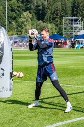 Trainingslager, FC Bayern München am 29.07.2026 in Rottach-Egern Manuel Neuer im Torwarttraining *** Training camp, FC Bayern Munich on July 29, 2026, in Rottach-Egern: Manuel Neuer during goalkeeper training Copyright: xBahhoxKarax