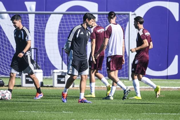 Anderlecht s head coach Vitor Bruno pictured during a training session of Belgian RSC Anderlecht, Wednesday 29 July in Brussels, in preparations of the second leg of the second qualifying round for the UEFA Europa League against Swedish Hammarby IF. TOM GOYVAERTS TomxGoyvaerts  x182284086x
