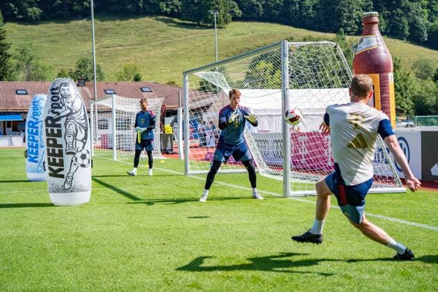 Trainingslager, FC Bayern München am 29.07.2026 in Rottach-Egern Jonas Urbig im Torwarttraining *** Training camp, FC Bayern Munich on July 29, 2026, in Rottach Egern: Jonas Urbig during goalkeeper training Copyright: xBahhoxKarax