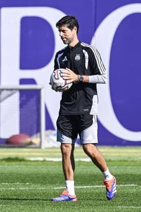 Anderlecht s head coach Vitor Bruno pictured during a training session of Belgian RSC Anderlecht, Wednesday 29 July in Brussels, in preparations of the second leg of the second qualifying round for the UEFA Europa League against Swedish Hammarby IF. TOM GOYVAERTS TomxGoyvaerts  x182283919x