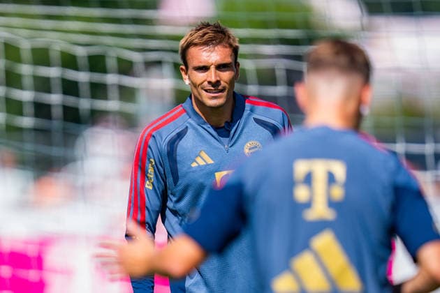 Trainingslager, FC Bayern München am 29.07.2026 in Rottach-Egern Joao Palhinha zufrieden lachend glücklich *** Training camp, FC Bayern Munich on July 29, 2026, in Rottach-Egern; João Palhinha, smiling contentedly and happily Copyright: xBahhoxKarax