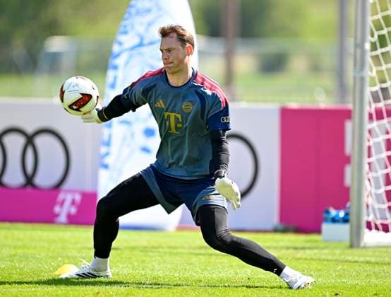 29.07.2026, Fussball Bundesliga 2026 2027, Trainingslager FC Bayern München in Rottach-Egern am Tegernsee (Bayern). Torwart Manuel Neuer (FC Bayern München) am Ball. *** July 29, 2026, 2026–2027 Bundesliga, FC Bayern Munich training camp in Rottach-Egern on Lake Tegernsee, Bavaria; FC Bayern Munich goalkeeper Manuel Neuer in action