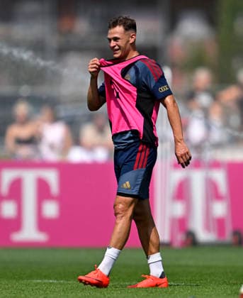 29.07.2026, Fussball Bundesliga 2026 2027, Trainingslager FC Bayern München in Rottach-Egern am Tegernsee (Bayern). Joshua Kimmich (FC Bayern München) hat Spass *** July 29, 2026, 2026–2027 Bundesliga, FC Bayern Munich training camp in Rottach-Egern on Lake Tegernsee, Bavaria; Joshua Kimmich; FC Bayern Munich is having fun