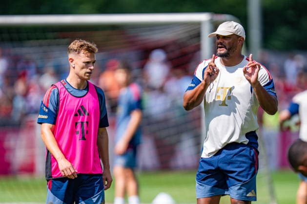 Trainingslager, FC Bayern München am 29.07.2026 in Rottach-Egern Vincent Kompany gibt Anweisungen an Joshua Kimmich *** Training camp, FC Bayern Munich on July 29, 2026, in Rottach-Egern: Vincent Kompany gives instructions to Joshua Kimmich Copyright: xBahhoxKarax