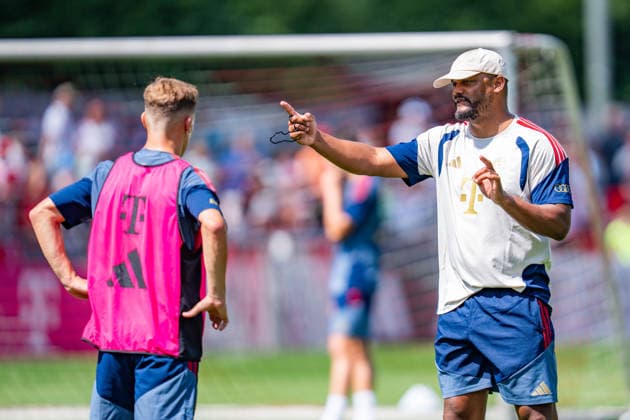 Trainingslager, FC Bayern München am 29.07.2026 in Rottach-Egern Vincent Kompany gibt Anweisungen an Joshua Kimmich *** Training camp, FC Bayern Munich on July 29, 2026, in Rottach-Egern: Vincent Kompany gives instructions to Joshua Kimmich Copyright: xBahhoxKarax