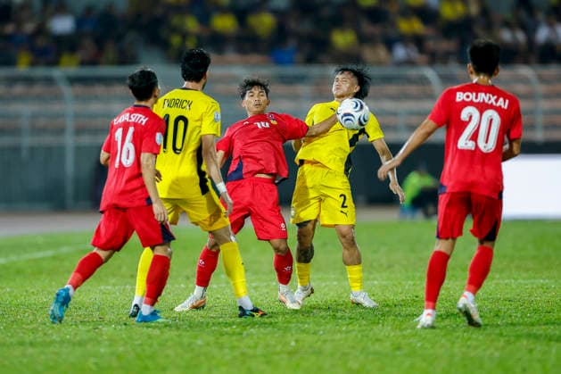 ASEAN Hyundai Cup 2026 Malaysia Vs Laos in Kuala Lumpur, Malaysia - 28 Jul 2026 Soukphachan Lueanthala of Laos (L3) and Jimmy Raymond of Malaysia (R2) seen in action during the ASEAN Hyundai Cup 2026 match between Malaysia and Laos at Kuala Lumpur Football Stadium, Cheras. Final score; Malaysia 4:0 Laos. Kuala Lumpur Malaysia Copyright: xWongxFokxLoyx xSOPAxImagesx 20260728_AFW_0448 copy