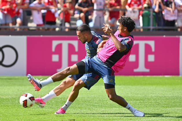 Arijon IBRAHIMOVIC (Bayern Muenchen), Aktion,Zweikampf gegen Nathaniel BROWN (Bayern Muenchen). Oeffentliches Training FC Bayern Muenchen im Trainingslager in Rottach Egern am 29.07.2026. Fussball 1. Bundesliga,Saison 2026 2027. *** Arijon IBRAHIMOVIC Bayern Munich, Action,Tackle against Nathaniel BROWN, Bayern Munich, Open Training Session for FC Bayern Munich at the training camp in Rottach-Egern on July 29, 2026, Soccer, Bundesliga 1, 2026–2027 Season