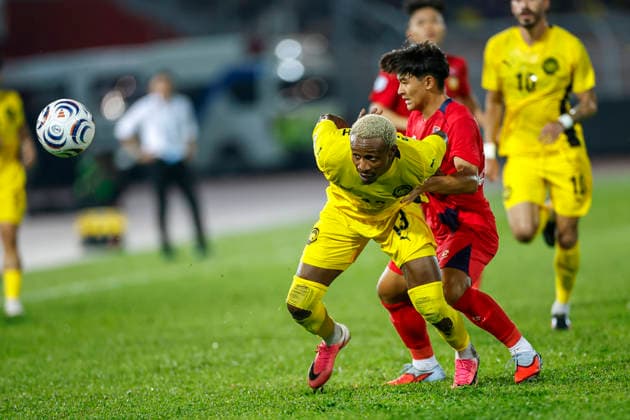 ASEAN Hyundai Cup 2026 Malaysia Vs Laos in Kuala Lumpur, Malaysia - 28 Jul 2026 Mohamadou Sumareh of Malaysia (L) and Phonsak Seesavath of Laos seen in action during the ASEAN Hyundai Cup 2026 match between Malaysia and Laos at Kuala Lumpur Football Stadium, Cheras. Final score; Malaysia 4:0 Laos. Kuala Lumpur Malaysia Copyright: xWongxFokxLoyx xSOPAxImagesx 20260728_AFW_0600 copy