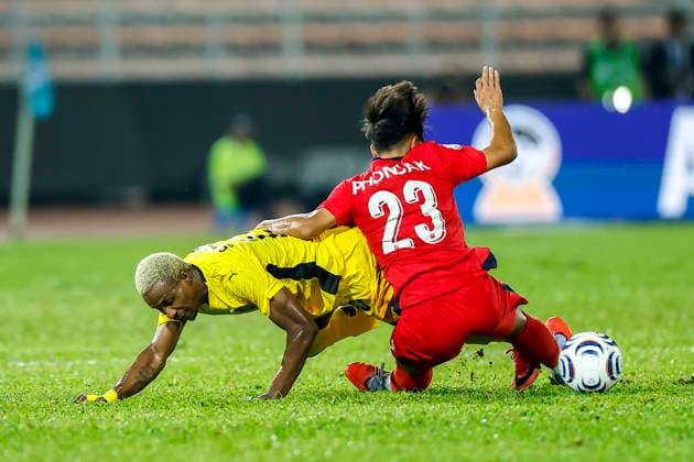 ASEAN Hyundai Cup 2026 Malaysia Vs Laos in Kuala Lumpur, Malaysia - 28 Jul 2026 Mohamadou Sumareh of Malaysia (L) and Phonsak Seesavath of Laos seen in action during the ASEAN Hyundai Cup 2026 match between Malaysia and Laos at Kuala Lumpur Football Stadium, Cheras. Final score; Malaysia 4:0 Laos. Kuala Lumpur Malaysia Copyright: xWongxFokxLoyx xSOPAxImagesx 20260728_AFW_0720 copy