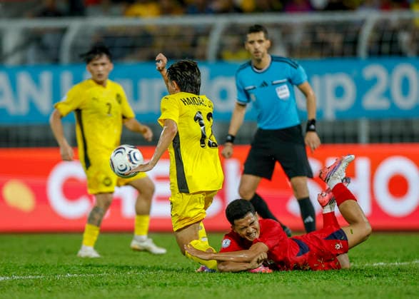 ASEAN Hyundai Cup 2026 Malaysia Vs Laos in Kuala Lumpur, Malaysia - 28 Jul 2026 Aliff Haiqal Bin Lokman Hakim Lau of Malaysia (L) seen in action during the ASEAN Hyundai Cup 2026 match between Malaysia and Laos at Kuala Lumpur Football Stadium, Cheras. Final score; Malaysia 4:0 Laos. Kuala Lumpur Malaysia Copyright: xWongxFokxLoyx xSOPAxImagesx 20260728_AFW_2762 copy