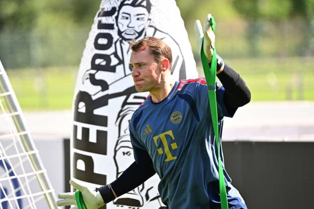 Manuel NEUER (Torwart Bayern Muenchen), Aktion,Einzelbild,angeschnittenes Einzelmotiv,Halbfigur,halbe Figur. Oeffentliches Training FC Bayern Muenchen im Trainingslager in Rottach Egern am 29.07.2026. Fussball 1. Bundesliga,Saison 2026 2027. *** Manuel NEUER, Goalkeeper for Bayern Munich, Action, Single Frame, Cropped Single Shot, Half-Figure, Half-Body Shot. Public Training Session for FC Bayern Munich at the Training Camp in Rottach-Egern on July 29, 2026. Soccer, Bundesliga 1,2026–2027 season