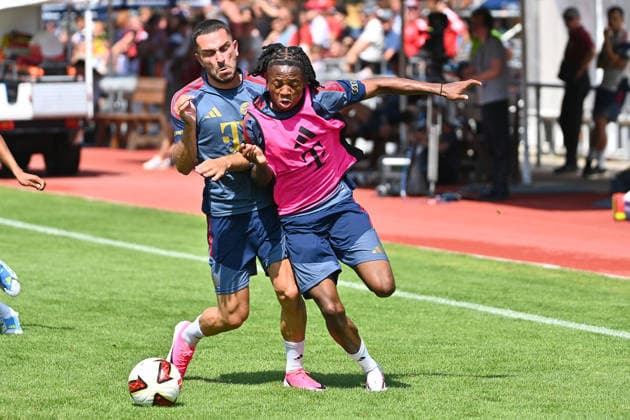 Wisdom MIKE (FCB), Aktion,Zweikampf gegen Arijon IBRAHIMOVIC (Bayern Muenchen). Oeffentliches Training FC Bayern Muenchen im Trainingslager in Rottach Egern am 29.07.2026. Fussball 1. Bundesliga,Saison 2026 2027. *** Wisdom MIKE FCB, Action,Tackle against Arijon IBRAHIMOVIC, Bayern Munich, Open Practice, FC Bayern Munich at the training camp in Rottach-Egern on July 29, 2026, Soccer, Bundesliga 1, 2026–2027 Season