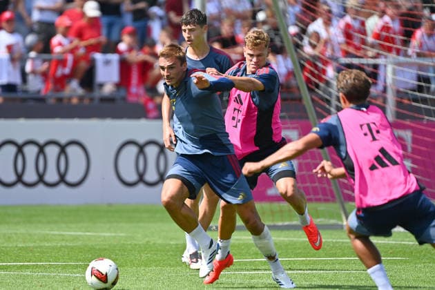 v.li: Joao PALHINHA (Bayern Muenchen), Aktion,Zweikampf gegen Joshua KIMMICH (Bayern Muenchen). Oeffentliches Training FC Bayern Muenchen im Trainingslager in Rottach Egern am 29.07.2026. Fussball 1. Bundesliga,Saison 2026 2027. *** From left: Joao PALHINHA, Bayern Munich, in action,Tackle against Joshua KIMMICH, Bayern Munich, Open Training Session for FC Bayern Munich at the training camp in Rottach-Egern on July 29, 2026, Soccer, Bundesliga 1, 2026–2027 Season