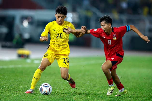 July 28, 2026, Kuala Lumpur, Malaysia: Muhammad Syafiq Bin Ahmad of Malaysia (L) and Damoth Thongkhamsavath of Laos seen in action during the ASEAN Hyundai Cup 2026 match between Malaysia and Laos at Kuala Lumpur Football Stadium, Cheras. Final score; Malaysia 4:0 Laos. Kuala Lumpur Malaysia - ZUMAs197 20260728_aaa_s197_293 Copyright: xWongxFokxLoyx