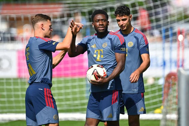 v.li:Joshua KIMMICH (Bayern Muenchen),Alphonso DAVIES (Bayern Muenchen), Aleksandar PAVLOVIC (Bayern Muenchen). Oeffentliches Training FC Bayern Muenchen im Trainingslager in Rottach Egern am 29.07.2026. Fussball 1. Bundesliga,Saison 2026 2027. *** From left: Joshua KIMMICH, Bayern Munich; Alphonso DAVIES, Bayern Munich; Aleksandar PAVLOVIC, Bayern Munich. Public training session for FC Bayern Munich at the training camp in Rottach-Egern on July 29, 2026. Soccer, Bundesliga 1, 2026–2027 season