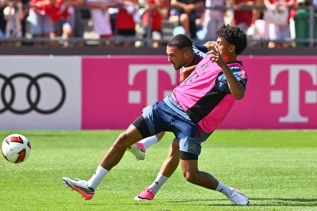 Arijon IBRAHIMOVIC (Bayern Muenchen), Aktion,Zweikampf gegen Nathaniel BROWN (Bayern Muenchen). Oeffentliches Training FC Bayern Muenchen im Trainingslager in Rottach Egern am 29.07.2026. Fussball 1. Bundesliga,Saison 2026 2027. *** Arijon IBRAHIMOVIC Bayern Munich, Action,Tackle against Nathaniel BROWN, Bayern Munich, Public Training Session for FC Bayern Munich at the training camp in Rottach-Egern on July 29, 2026, Soccer, Bundesliga 1, 2026–2027 Season
