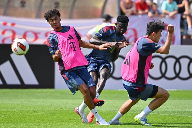 Nathaniel BROWN (Bayern Muenchen), Aktion,Zweikampf,re:Minjae KIM (FC Bayern Muenchen). Oeffentliches Training FC Bayern Muenchen im Trainingslager in Rottach Egern am 29.07.2026. Fussball 1. Bundesliga,Saison 2026 2027. *** Nathaniel BROWN Bayern Munich, Action,Tackle, Re Minjae KIM, FC Bayern Munich, FC Bayern Munich public training session at the training camp in Rottach-Egern on July 29, 2026, Soccer, Bundesliga 1, 2026–2027 season